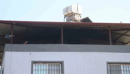 Bahçede çıkan yangın eve sıçramadan söndürüldü