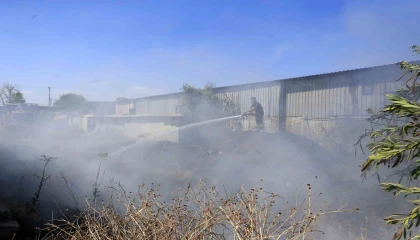 Boya ve mobilya atölyelerine yakın noktada çıkan yangın korkuttu