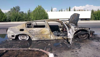 Burdur-Antalya kara yolunda otomobil yandı