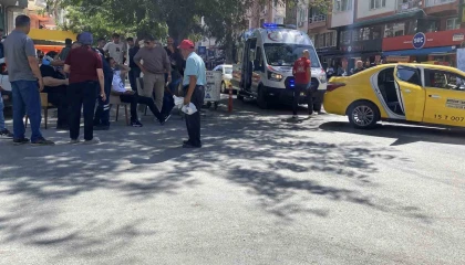 Burdurda ticari taksi ile otomobil çarpıştı: 3 yaralı