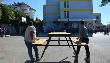 Büyükşehirden kurumlara bank ve piknik masası desteği