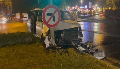 Danimarkalı aile, tur minibüslerinin kazasında hafif yaralandı