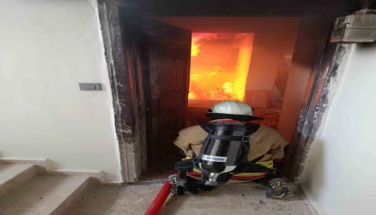 Defnede apartman dairesinde yangın