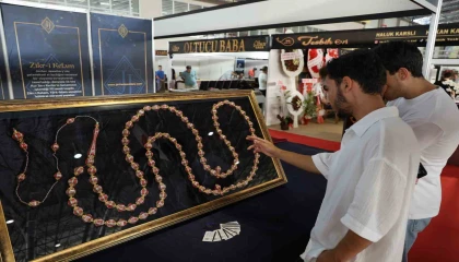 Değer biçilemiyor: Kuran-ı Kerimin 604 sayfası tespihe nakşedildi