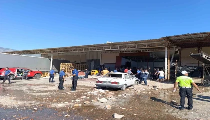 Demrede toptancı halindeki iş yerinde patlama meydana geldi