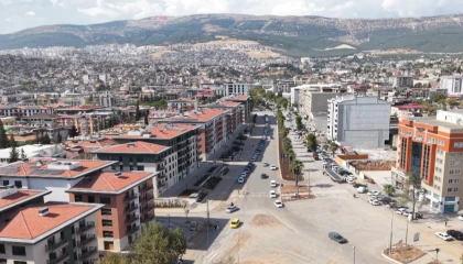 Deprem öncesi ve sonrası bir şehrin değişimi: Yıkılan yapıların yerine yeni projeler yükseliyor