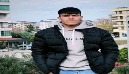 Devrilen traktörün altında kalan genç hayatını kaybetti