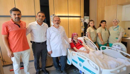 Dünyada 4 vakadan biri olan Myastenia Gravis hastası Türkiyede tedavi edildi