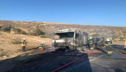 Ekmek teknesi yanan tır sürücüsü göz yaşlarına boğuldu