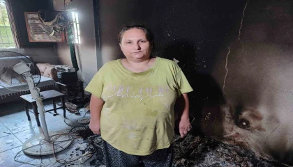 Evi yanan anne-kız oto yıkamacıda yaşamaya başladı