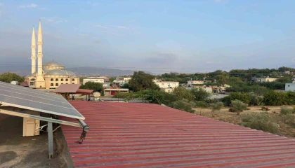 Evinin damında oynarken akıma kapıldı