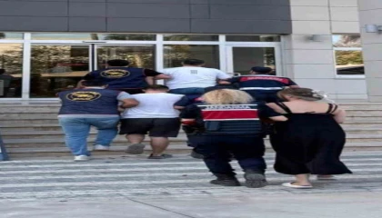 Gazipaşada jandarmadan kaçan 3 şüpheli yakalandı