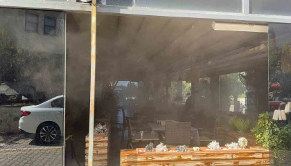 Gazipaşada kafe bacasındaki yangını itfaiye ekipleri söndürdü