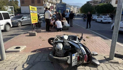 Gazipaşada minibüs ile motosiklet çarpıştı: 1 yaralı