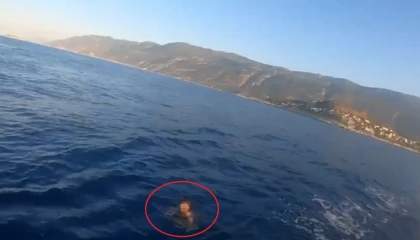 Hapis cezası ile aranıyordu, Yunan adasına yüzerek kaçmaya çalışırken yakalandı