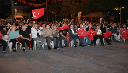 Ispartada vatandaşlar A Milli Erkek Basketbol Takımının zaferini dev ekrandan izlediler