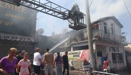 Kıbrıs gazisi, yeğeninin yaktığı evden sadece zarar görmeyen Türk Bayrağını alabildi