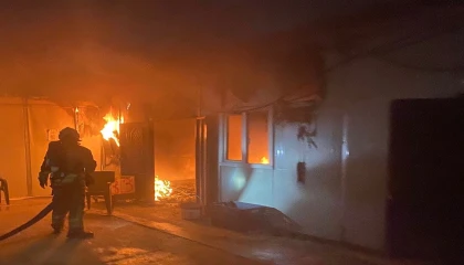 Konteyner yemekhane alevlere teslim oldu