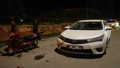 Kozanda motosiklet ile otomobil çarpıştı: 2 yaralı