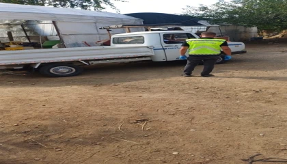 Lastiğini tamir ettiği kamyonet ile traktör arasına sıkışarak hayatını kaybetti