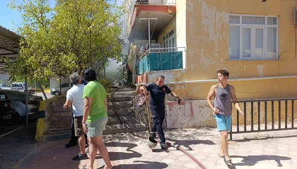 Manavgatta 2 katlı evde çıkan yangın paniğe neden oldu