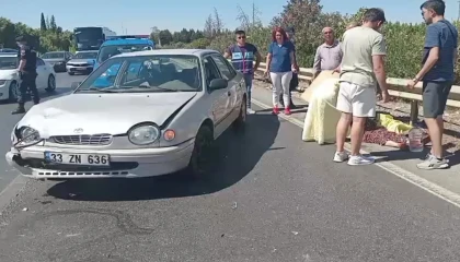 Manavgatta motosiklet ile otomobil çarpıştı: 2 yaralı