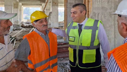 Mersin Valisi Toros, Tarsusta yapımı süren eğitim yatırımlarını inceledi