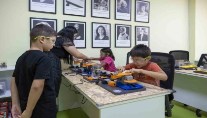 Mersinde çocuklar, tasarım atölyesinde üretmeyi öğreniyor