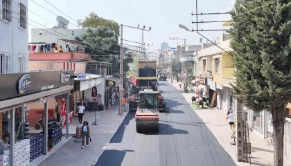 Mersinde eskiyen caddeler yenileniyor