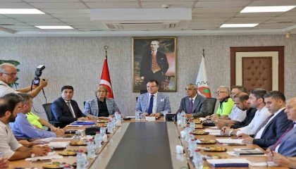 Mersinde şehir içi yolcu ve servis taşımacılığı sorunları masaya yatırıldı