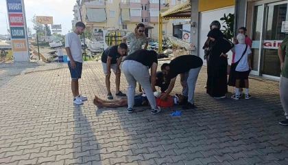 Motosiklet, sürücü ve kaskı metrelerce savruldu: O anlar kamerada