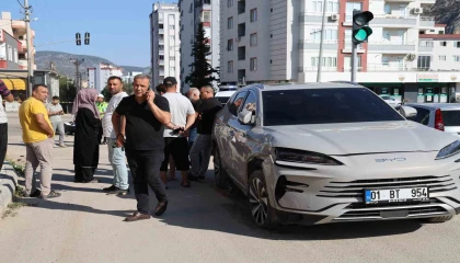 Motosikletli trafik polisi, kazada ağır yaralandı