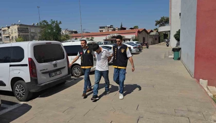 O anlar kamerada: 2 iş yerini soydu, 3üncüde suç üstü yakalandı