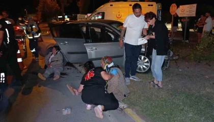 Ortalık savaş alanına döndü, 2 araçtaki 6 kişi yaralandı