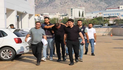 Oto galeriyi tarayan şüpheliler adliyeye sevk edildi