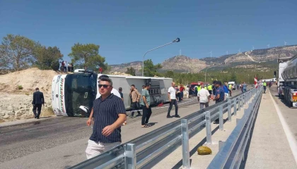 Otobüs ile kamyon çarpıştı: Ölü ve yaralılar var