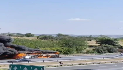 Otoyolda yolcu otobüsü alev alev yandı