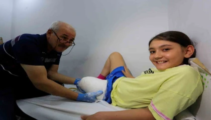 Özge protez bacağına kavuşuyor okula gitmek için gün sayıyor