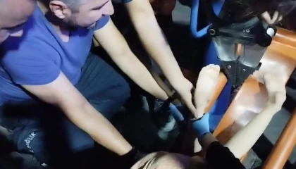 Parkta ayağı sıkışan çocuğun yardımına itfaiye yetişti