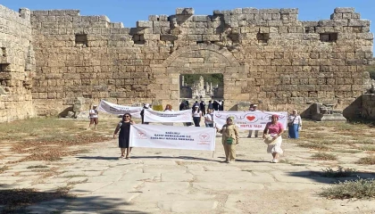 Pergede sağlık için yürüdüler