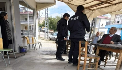 Polis pazar yerinde kadınlara KADESi anlattı
