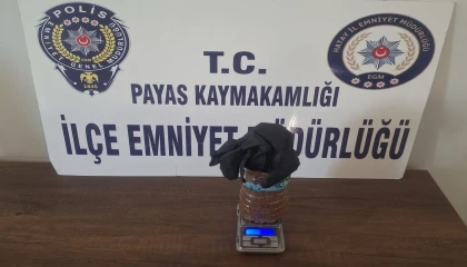 Polisi görünce bahçeye attığı su şişesinden uyuşturucu çıktı