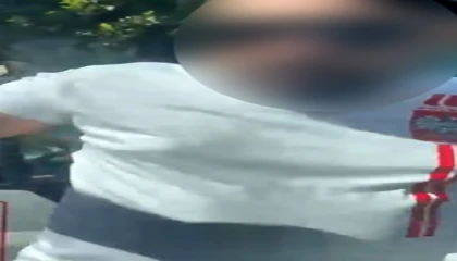 Safari aracının şoförü Ukraynalı sürücünün önünü kesip camı yumrukladı