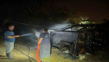 Samandağda depo olarak kullanılan çadır yandı