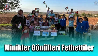 Savaşta katledilen akranları için annelerinin yaptıkları yiyecekleri satan minikler gönülleri fethettiler