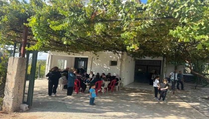 Şehit astsubayın Osmaniyedeki babaevine Türk bayrağı asıldı