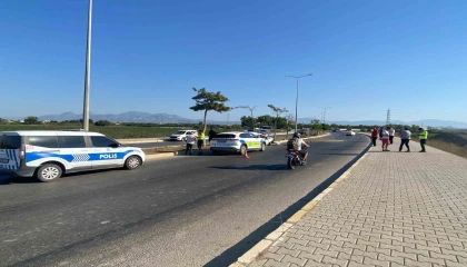 Serikte iki otomobil çarpıştı: 1 yaralı