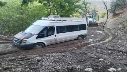 Şiddetli yağış nedeniyle kapanan yollar açıldı