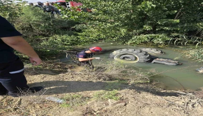 Sulama kanalına devrilen traktörün sürücüsü hayatını kaybetti