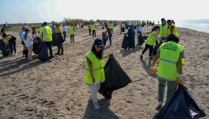 Tarsus Plajından bir ton atık toplandı